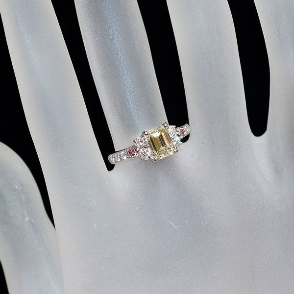 Pt900 エメラルドカットダイヤモンド 天然ピンク&無色ダイヤ リング 0.958ct LY VS2 PD0.13ct D0.41