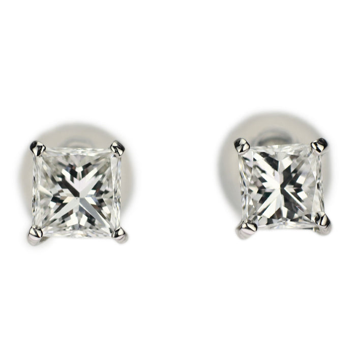 新品 Pt900 プリンセスカットダイヤモンド ピアス 0.684ct F VS2