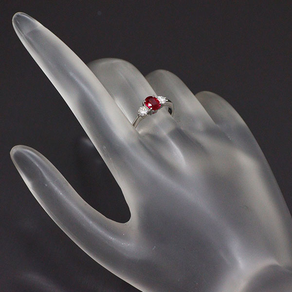 Pt900 ルビー0.65ctとダイヤ計0.24ctのクラシカルなリング Pt900 ルビー ダイヤモンド リング 0.65ct D0.24ct — セルビー