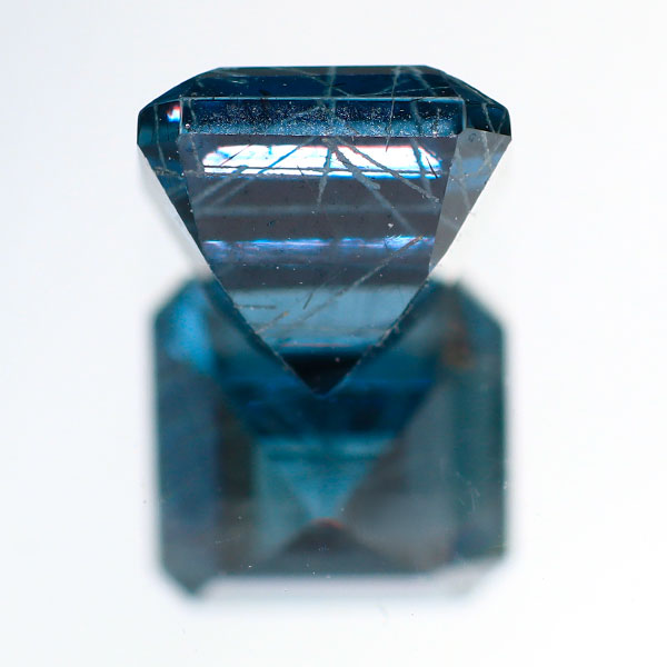 新品 マダガスカル ベキリー産カラーチェンジガーネット ルース 0.697ct 希少石 レアストーン【エスコレ】