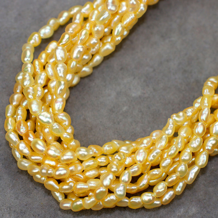 アコヤ真珠、あこやベビーパール　ゴールド(染)と、あこや砂芥子パール、オメガ風 アコヤ真珠、あこやベビーパール ゴールド(染)と、あこや砂芥子パール