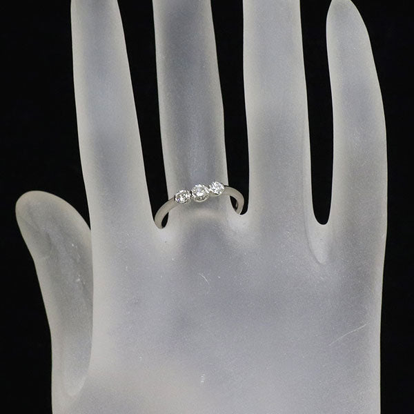 トリロジー Pt900 ダイヤモンド リング 0.34ct スリーストーン