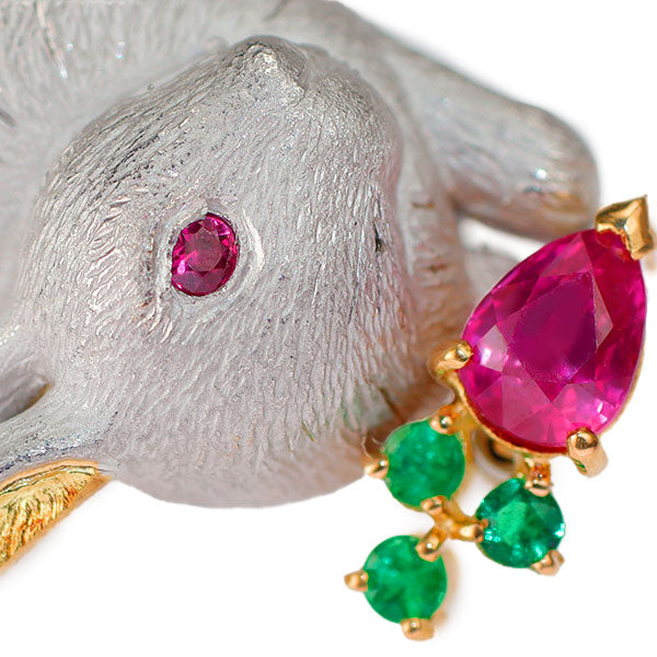 石川暢子 K18YG/WG ルビー エメラルド ブローチ うさぎさんモチーフ アニマル