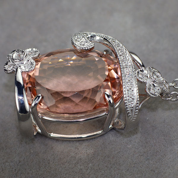 K18WG 大粒モルガナイト ダイヤモンド ペンダントネックレス 22.48ct D0.20ct アンティークレース