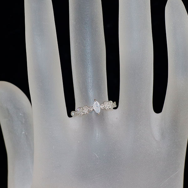 新品 Pt950 マーキスファンシーホワイトダイヤモンド リング 0.154ct FW I1 D0.04ct 【エスコレ】