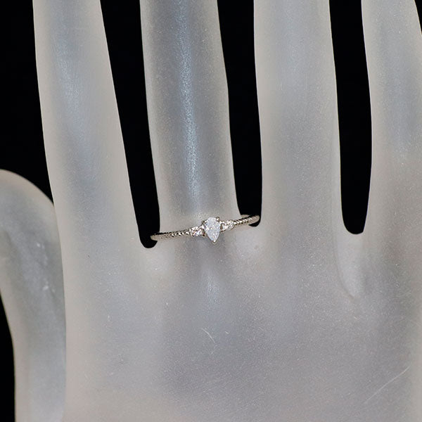 新品 Pt950 ペアシェイプ ファンシーホワイトダイヤモンド リング 0.106ct FW I1 D0.03ct 【エスコレ】