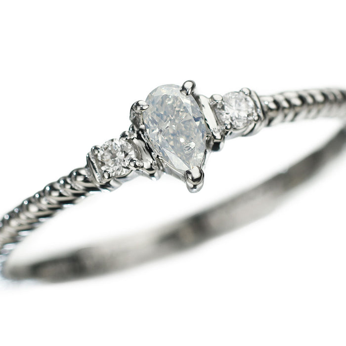 新品 Pt950 ペアシェイプ ファンシーホワイトダイヤモンド リング 0.106ct FW I1 D0.03ct 【エスコレ】