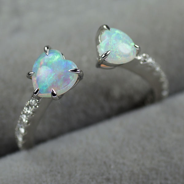 Pt950 オパール ダイヤモンド リング 0.752ct D0.19ct フォークリング