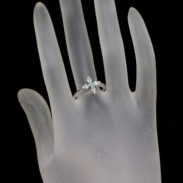K18WG アイスブルー/カラーレス ダイヤモンド リング 0.17ct  クロス