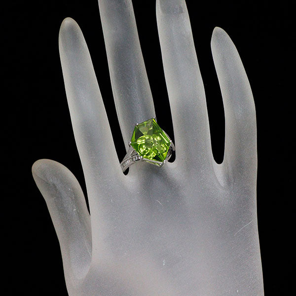 K18WG ムーンシュタイナーカット ペリドット ダイヤモンド リング 8.16ct D0.20ct マジックアイ