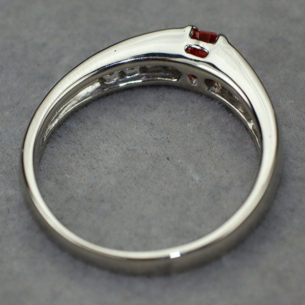 Pt900 強蛍光ピンクスピネル ダイヤモンド リング 0.403ct D0.17ct
