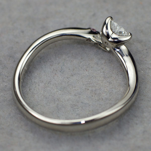 セントピュール Pt1000 ハートシェイプ ダイヤモンド ダイヤモンド リング 0.27ct D SI1 PD0.02ct