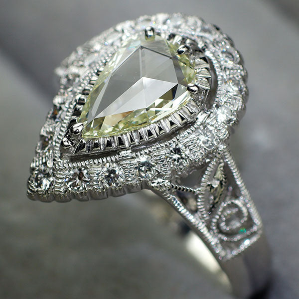 K18WG ペアシェイプローズカット ダイヤモンド リング 0.64ct D0.17ct