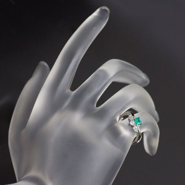 Pt900 エメラルド ダイヤモンド リング 0.25ct D0.22ct