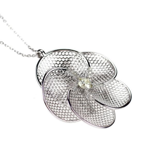 K18WG ダイヤモンド ペンダントネックレス 0.32ct D0.07ct フラワー