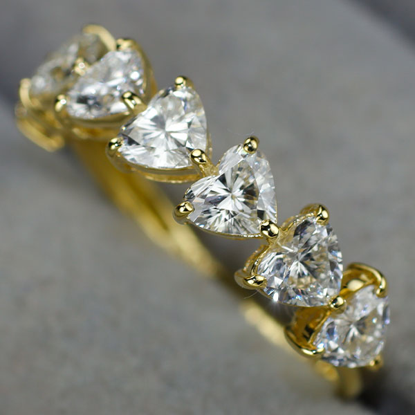 新品 K18YG ハートシェイプカットダイヤモンド リング D1.50ct 【エスコレ】 ハーフエタニティ