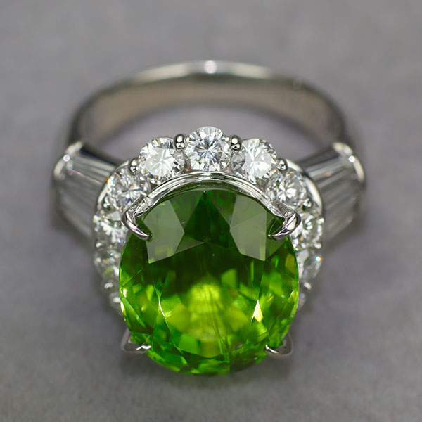 Pt900 ペリドット ダイヤモンド リング 10.75ct D2.20ct