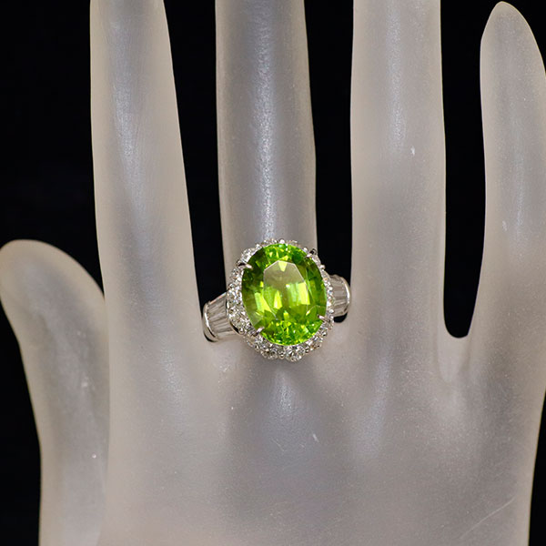 Pt900 ペリドット ダイヤモンド リング 10.75ct D2.20ct