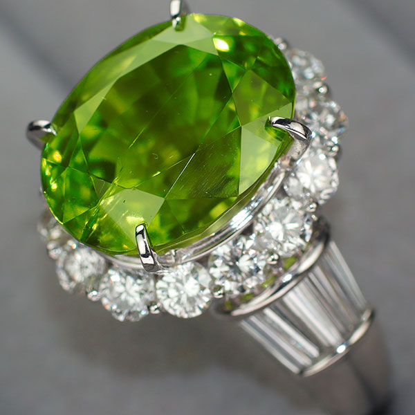 Pt900 ペリドット ダイヤモンド リング 10.75ct D2.20ct