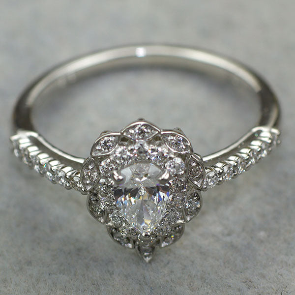新品 Pt950 最高級ペアシェイプダイヤモンド リング 0.31ct D IF D0.28ct 希少石 レアストーン【エスコレ】