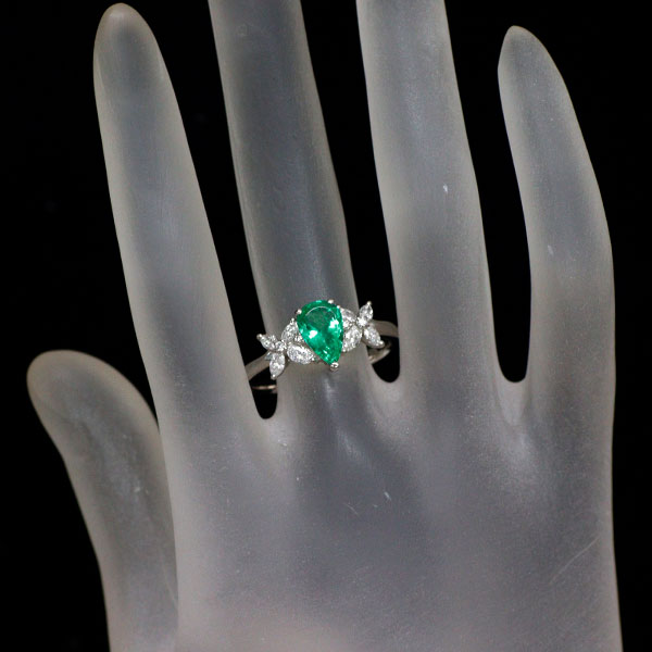 Pt900 ペアシェイプ エメラルド ダイヤモンド リング 1.06ct D0.55ct