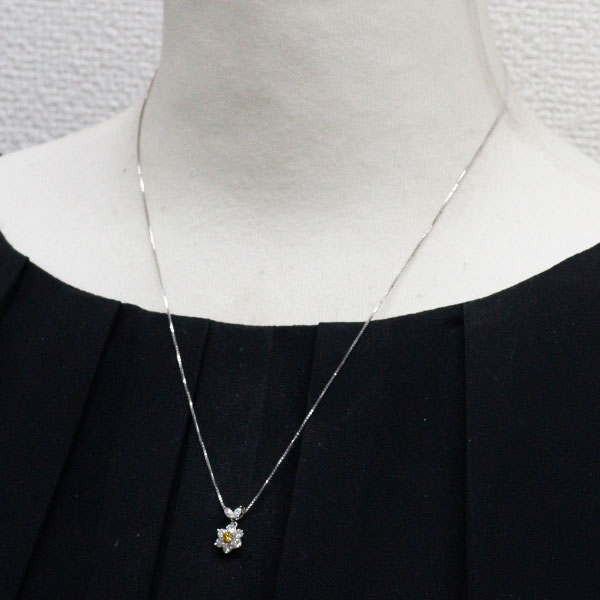 K18WG 天然イエローダイヤモンド ペンダントネックレス 0.086ct FVOY SI2 D0.50ct フラワー