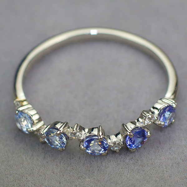 新品 Pt900 サンベニト産マルチカラーベニトアイト ダイヤモンド リング 0.46ct D0.06ct レアストーン 希少【エスコレ】 ハーフエタニティ