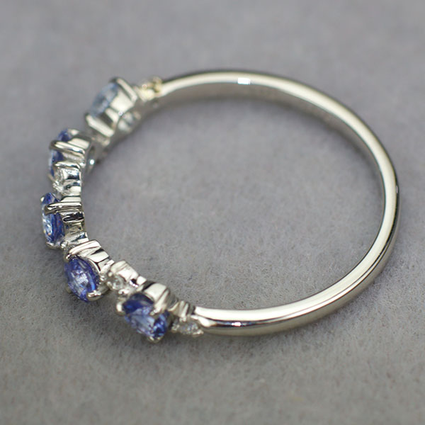 新品 Pt900 サンベニト産マルチカラーベニトアイト ダイヤモンド リング 0.46ct D0.06ct レアストーン 希少【エスコレ】 ハーフエタニティ