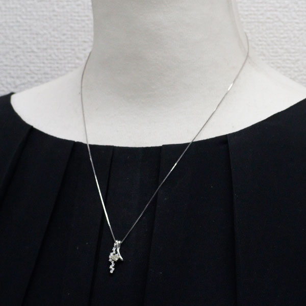 K18WG ハートシェイプ ダイヤモンド  ペンダントネックレス 0.31ct D0.15ct