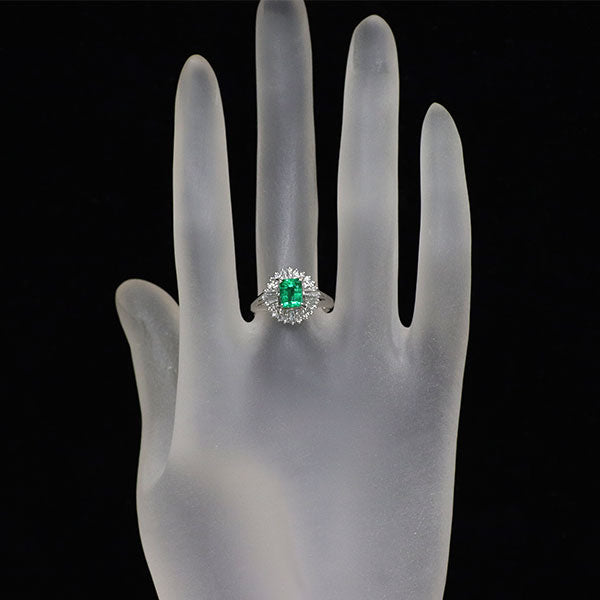 Pt900 エメラルド ダイヤモンド リング 0.77ct D0.58ct