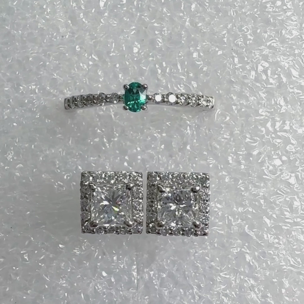 新品 Pt900/ Pt950 プリンセスカットダイヤモンド ピアス 1.030